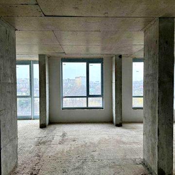 Здана 2 кім біля Велесу