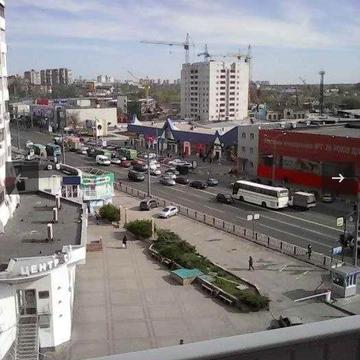 Гімназійна набережна вул. (Червоношкільна набережна), 18