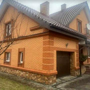 V Продам цегляний 2-поверховий будинок із гаражем