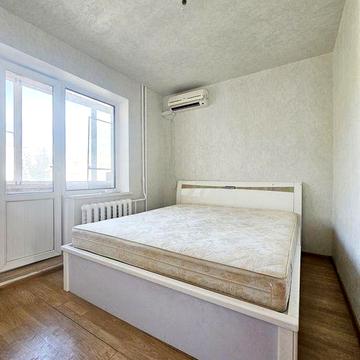 На продаж трикімнатна Мінський масив