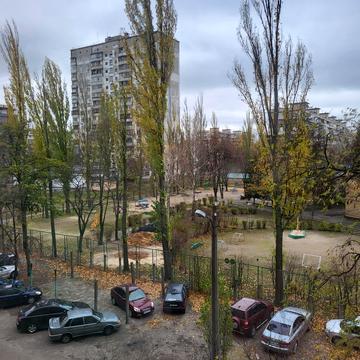 Мілютенка вул., 23