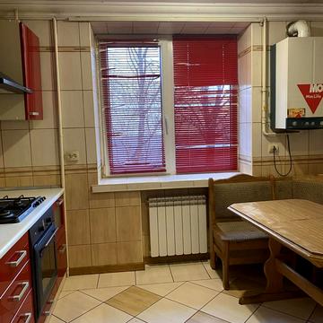 Героїв Крут бульв. (Героїв Сталінграду), 9-А