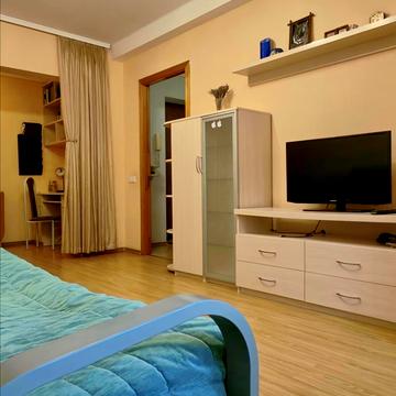 Автозаводська вул., 27