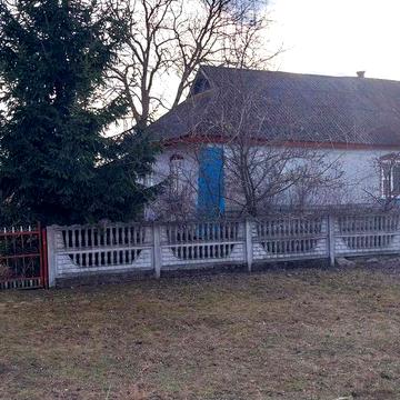 Продам будинок і земельну ділянку біля нього