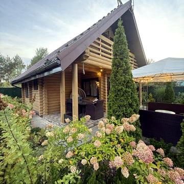 Будинок зі зрубу біля лісу та озера!