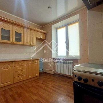 Продаж 2 кімн. сталінки в центрі Соцміста чудове планування кухня 9 м.