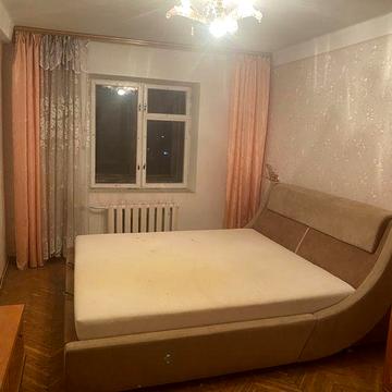 Здається простора 3-х кімн. квартира Дегтярівська 60