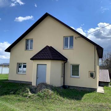 Будинок та земляна ділянка біля Києва