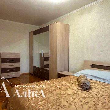 Продам велику 3-кімнатну квартиру