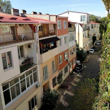 Квартира с террасой в коттедже у моря и парка