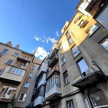 Продам стандартную 1-комнатную квартиру рядом с Привозом