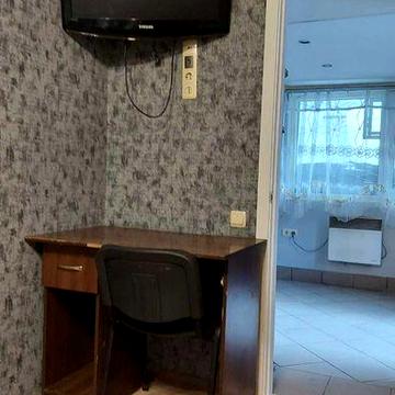 Окремий дім 40кв.м обгороджена територія Довгострокова оренда 5тис.грн
