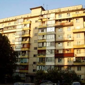 Автозаводська вул., 25