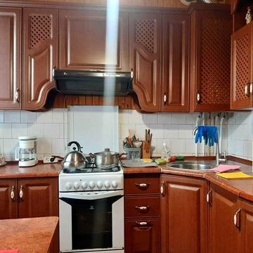 Оренда 2к квартири біля залізничного вокзалу з і/о та новою п.технікою