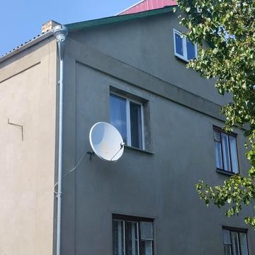 Стадіонна вул., 5