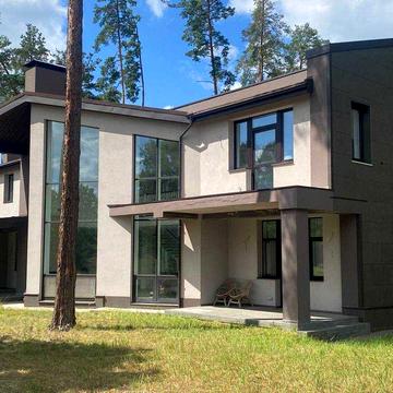 Продається будинок площею 380 кв.м. на 25 сотках землі в лісу!