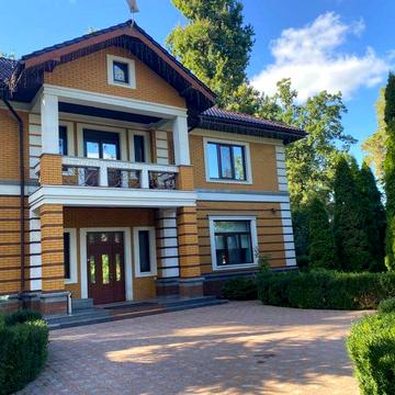 Здається розкішний будинок з ділянкою 60 соток в Ворзелі від власника