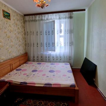 Каштанова вул., 8
