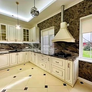 Центральна вул.