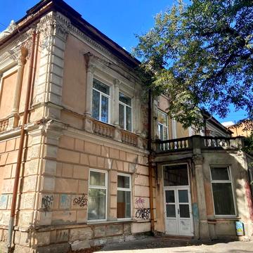 Івана Франка вул., 35