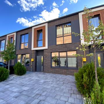 Приозерна вул.