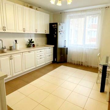 3-кін. квартира 93 м2. Новий будинок.  Закрита територія.