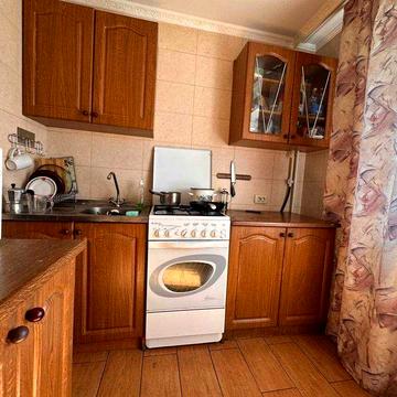 ТЕРМІНОВО! Продаж 2-кімнатна квартира на Виставці з ремонтом! 40762