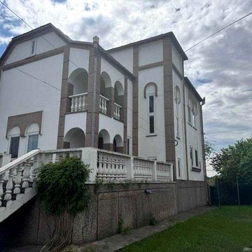 Продається двоповерховий житловий будинок в районі 6-ї школи