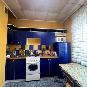 Продам 1 кімнатну квартиру в центрі міста .