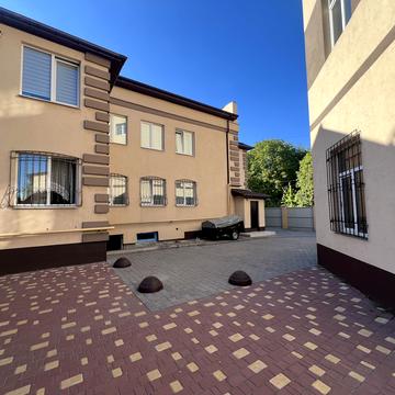 Гетьмана Мазепи вул., 31 б