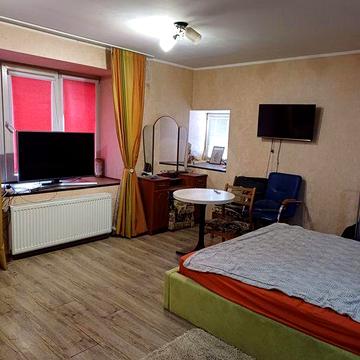 Продам 1-кімнатну квартиру 10хв метро Центральний ринок