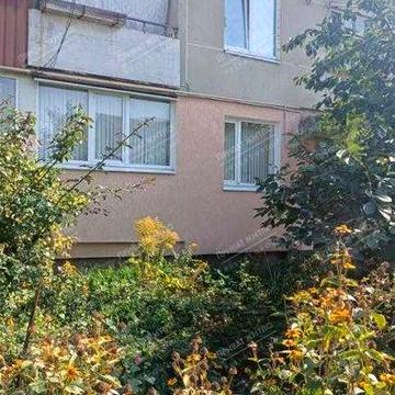 Трикімнатна квартира з автономним опаленням на першому поверсі