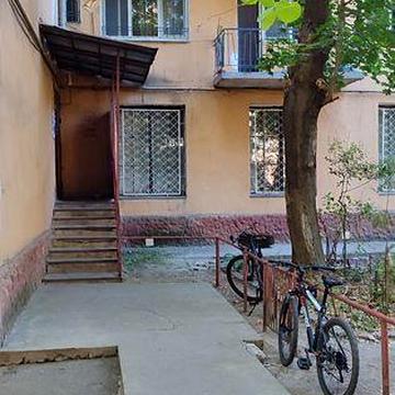 Продам интересную  двухкомнатную квартиру возле парка Гарри Поттера