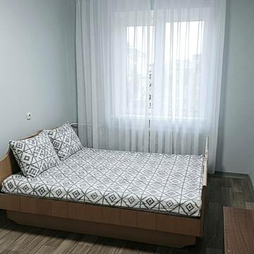 Івана Миколайчука вул., 7
