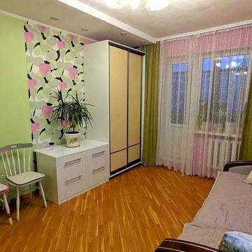 Продам 3-х кімнатну квартиру на вул. Рональда Рейгана 10