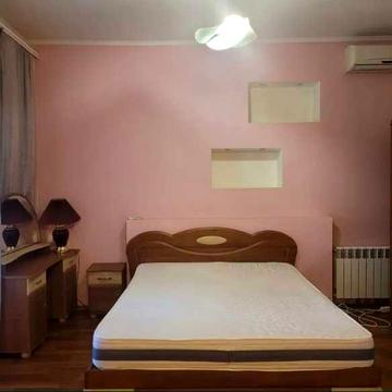 Центр, Продам 2 к.кв., 3/6. Ремонт, Лифт. м.Исторический Музей. AN
