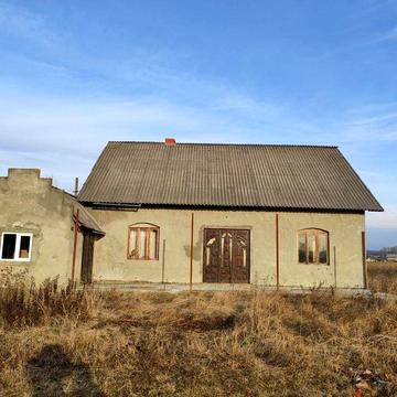 Будинок з земельною ділянкою