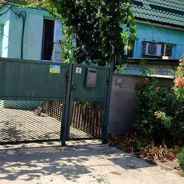 Продаю будинок зі зручностями та трьома видами опалення, 2 гаражіі