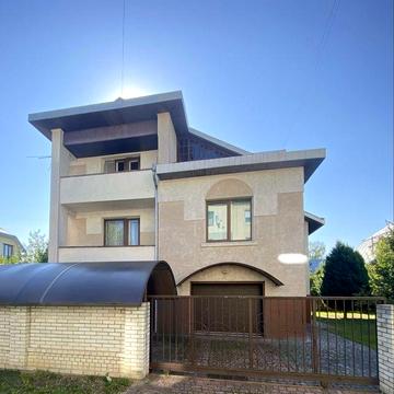 Продається котедж з ремонтом/9 соток/$758 за м2