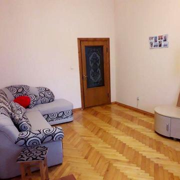 Продається 2-х кімнатна квартира по вул. Переяславській, центр міста