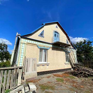 Продам гарний великий будинок в селі