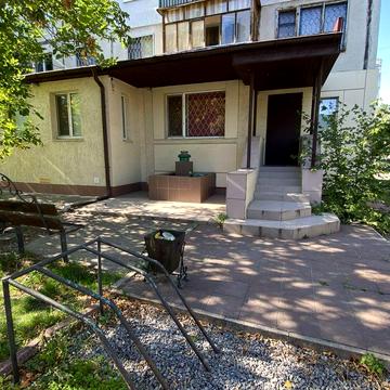Продаж 3-кімнатної квартири з окремим входом