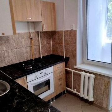 Продам 2 кім в центрі