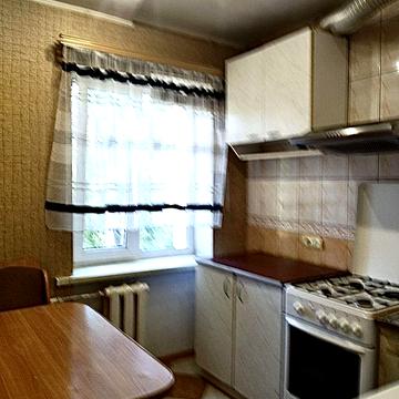 Варненська вул., 8а