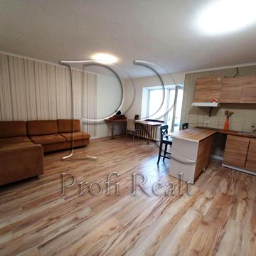 Срібнокільська вул., 20