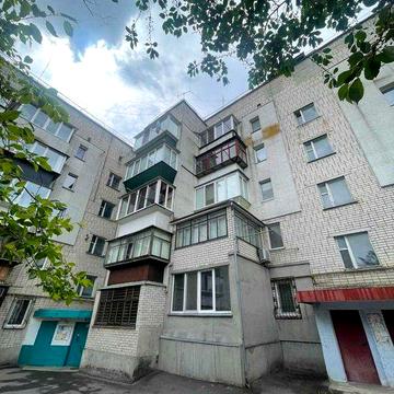 Продається чудова трьох кімнатна квартира на Зарічанській