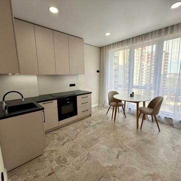 Однокімнатна квартира з новеньким ремонтом! Терміново!