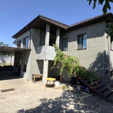 Двоповерховий будинок в Варварівці центр Можливий Торг