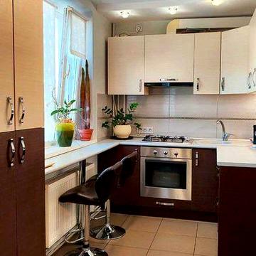 Продам 3 кімнатну квартиру в Дергачах з ремонтом і меблями.