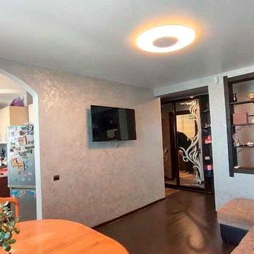 Продам 3 кімнатну квартиру в Дергачах з ремонтом і меблями.